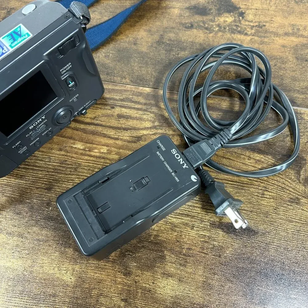 Sony Digital Camera Mavica MVC-FD73 0.4MP Silver Battery Charger WORKING
